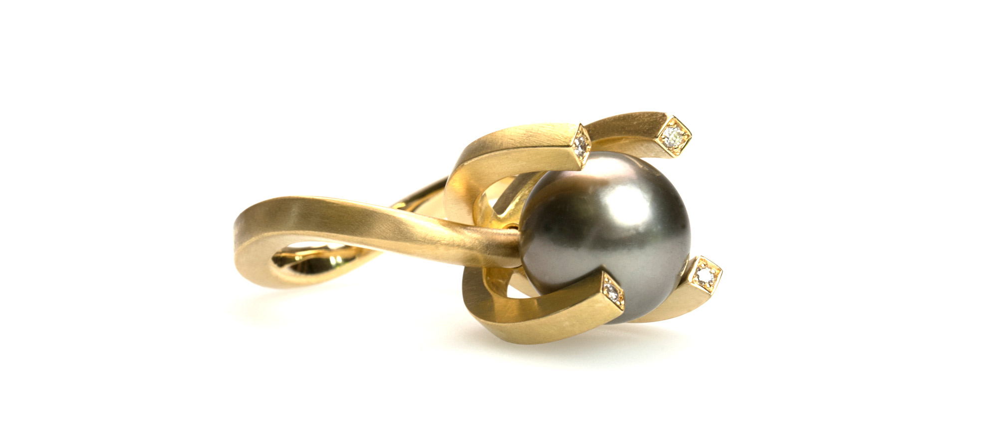 Tanja Zessel Schmuckdesign LORI ring 750 Gelbgold Tahitiperle Brillanten